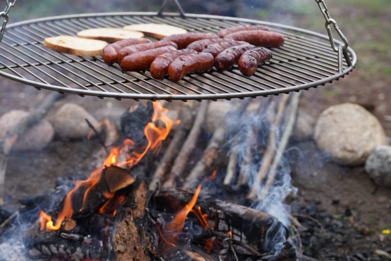 ognisko na polu paintballowym